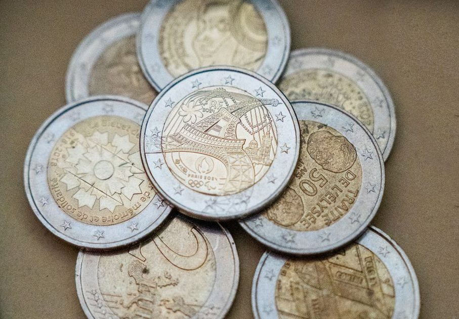 каталог лотов с подробными снимками старинной монеты